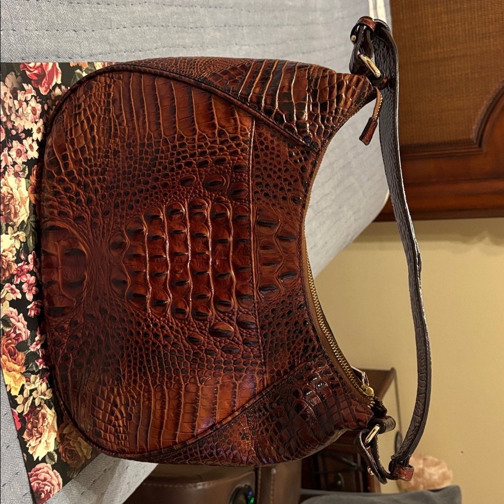 Elegant Brown Crocodile-Embossed Women's Bag
Brahmin Pecan Melbourne - Picture 2 of 3